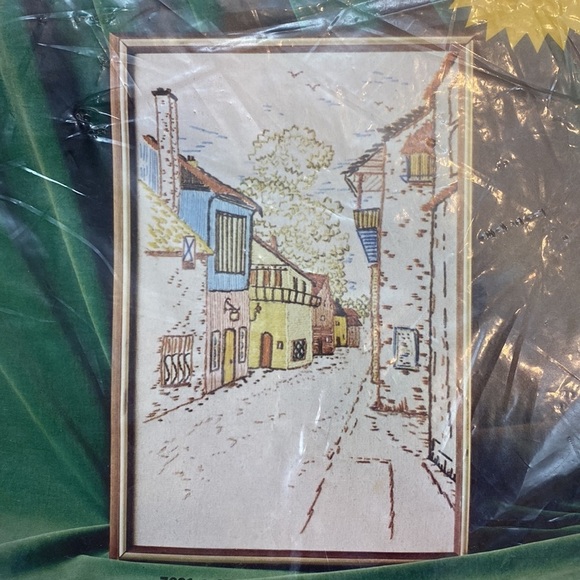 Vintage Valiant Crafts Stitchery Crewel Kit - Picture 2 of 6